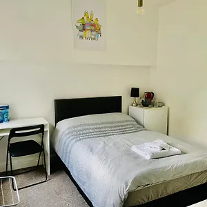 305 High Town Road Hostal